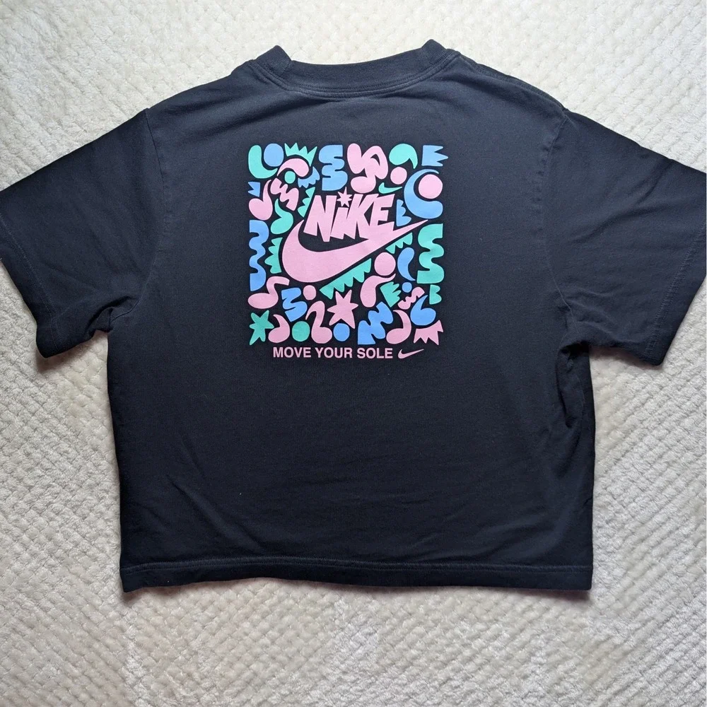 Nike Graphic T Shirt girls Medium Black Move Your Sole Logo Loose Fit Cotton Tee